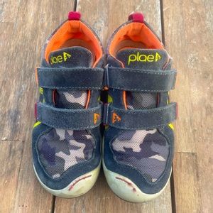 Boys Plae Tennis Shoes- Size 12.5